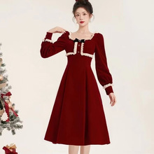 法式红色方领丝绒连衣裙女秋冬季感气质a字裙新年战袍小礼裙