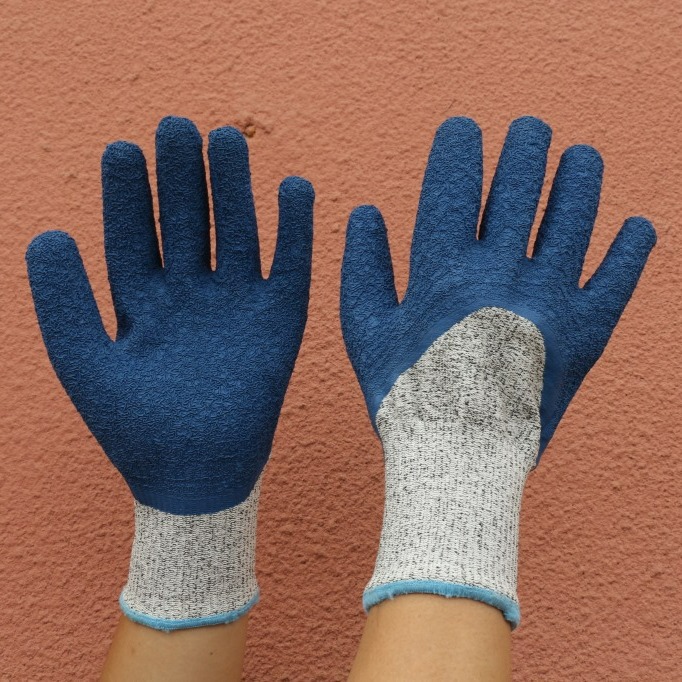 13针HPPE防切割5级浸乳胶起皱浸胶防割手套