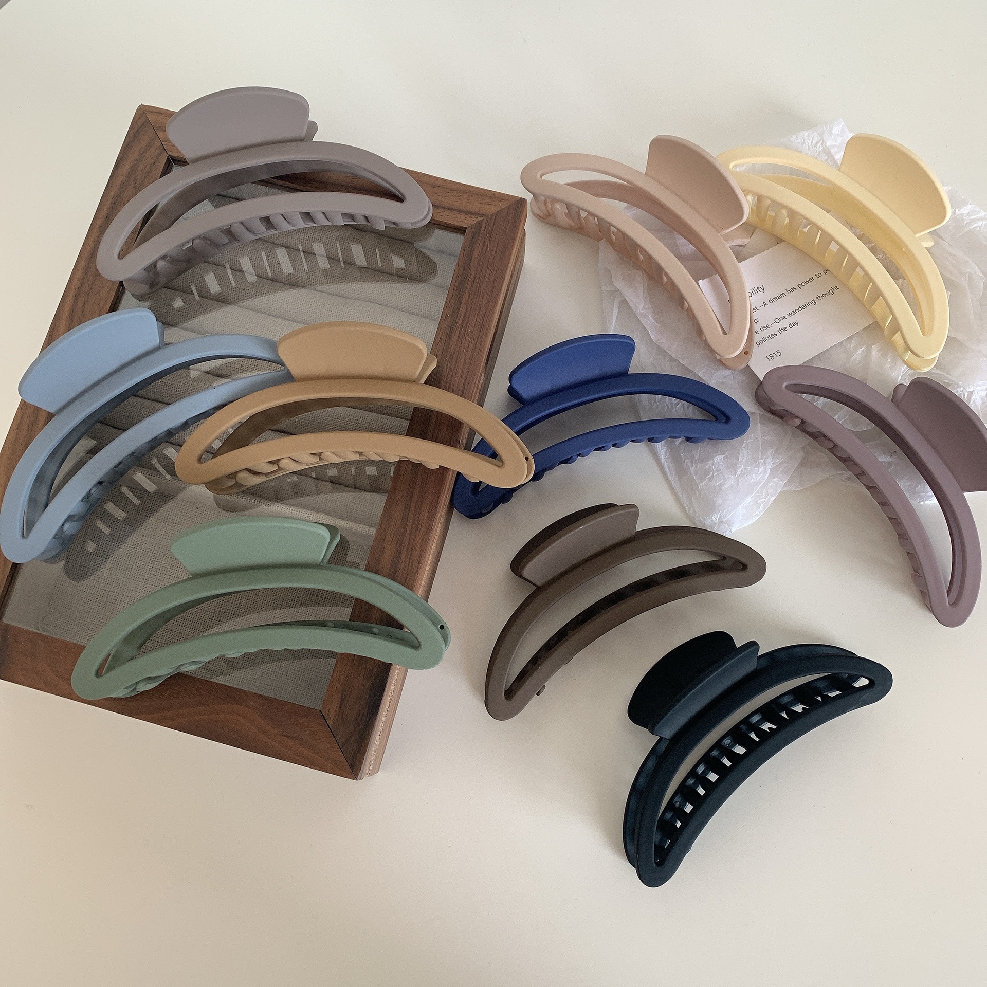 Suave Morandi color horquilla grande clip de tiburón Crescent esmerilado textura espalda Cabeza updo pelo clip accesorios para el cabello