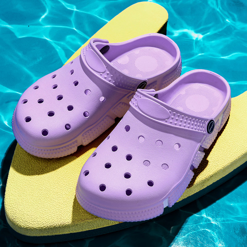 Zapatos de verano de moda para hombres antideslizantes de fondo suave sandalias de cabeza hueca para usar zapatillas de playa de fondo grueso para hombres al por mayor