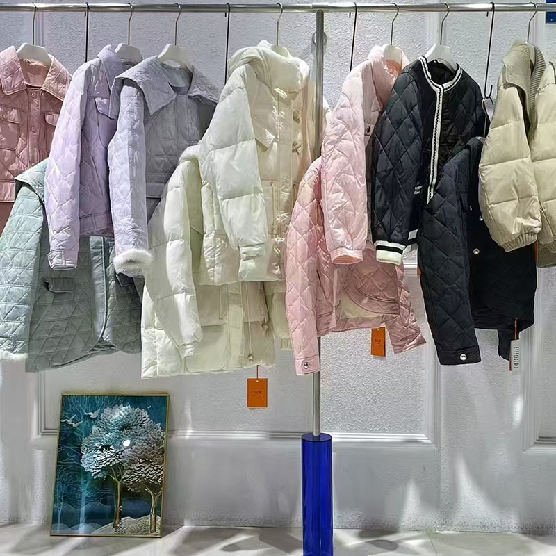 2025东南亚雪乐妮短款羽绒服 高端品牌女装折扣货源直播女装