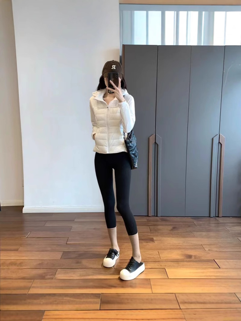 90白鴨絨毛lulu同モデルの軽薄スポーツダウンジャケット女性用のショートタイプのフィットネスジャケットは軽薄でスリムで暖かいです。
