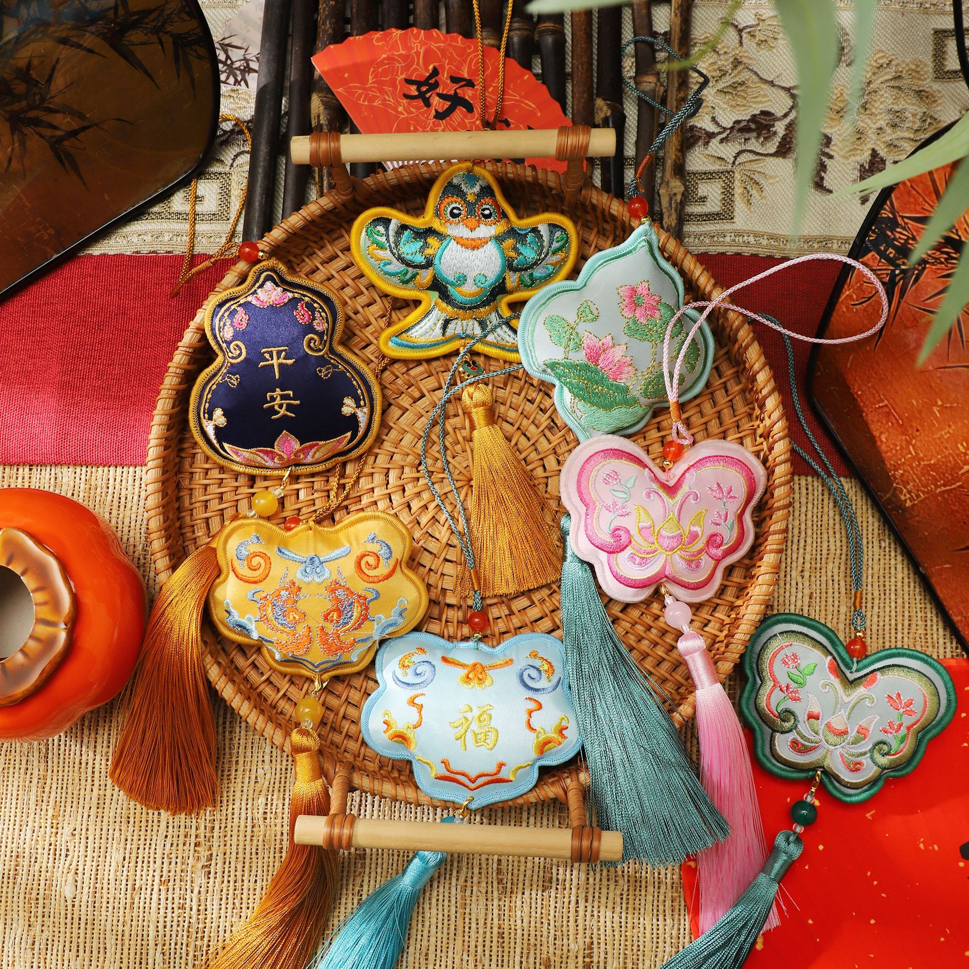 Colgante de cerradura concéntrica de siete colores de cordier de estilo chino decoración de barril de fiesta de Año Nuevo con flores de material DIY colgante de flores