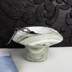 別荘の見本の間のハイエンドの大理石の果物の皿の高い顔の値のお茶のいくつかの置物の客間の家庭用ホテルの装飾の皿は収納します。