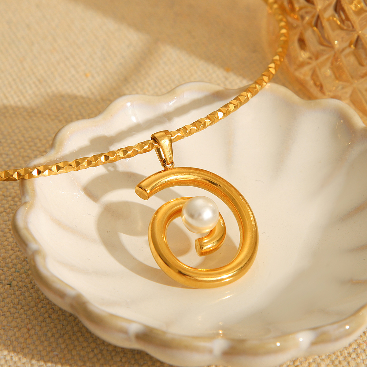 Transfronterizos exclusivos para elegantes 18K oro de acero inoxidable abierto collar de rosca de viento colgante de perlas brazalete para mujeres