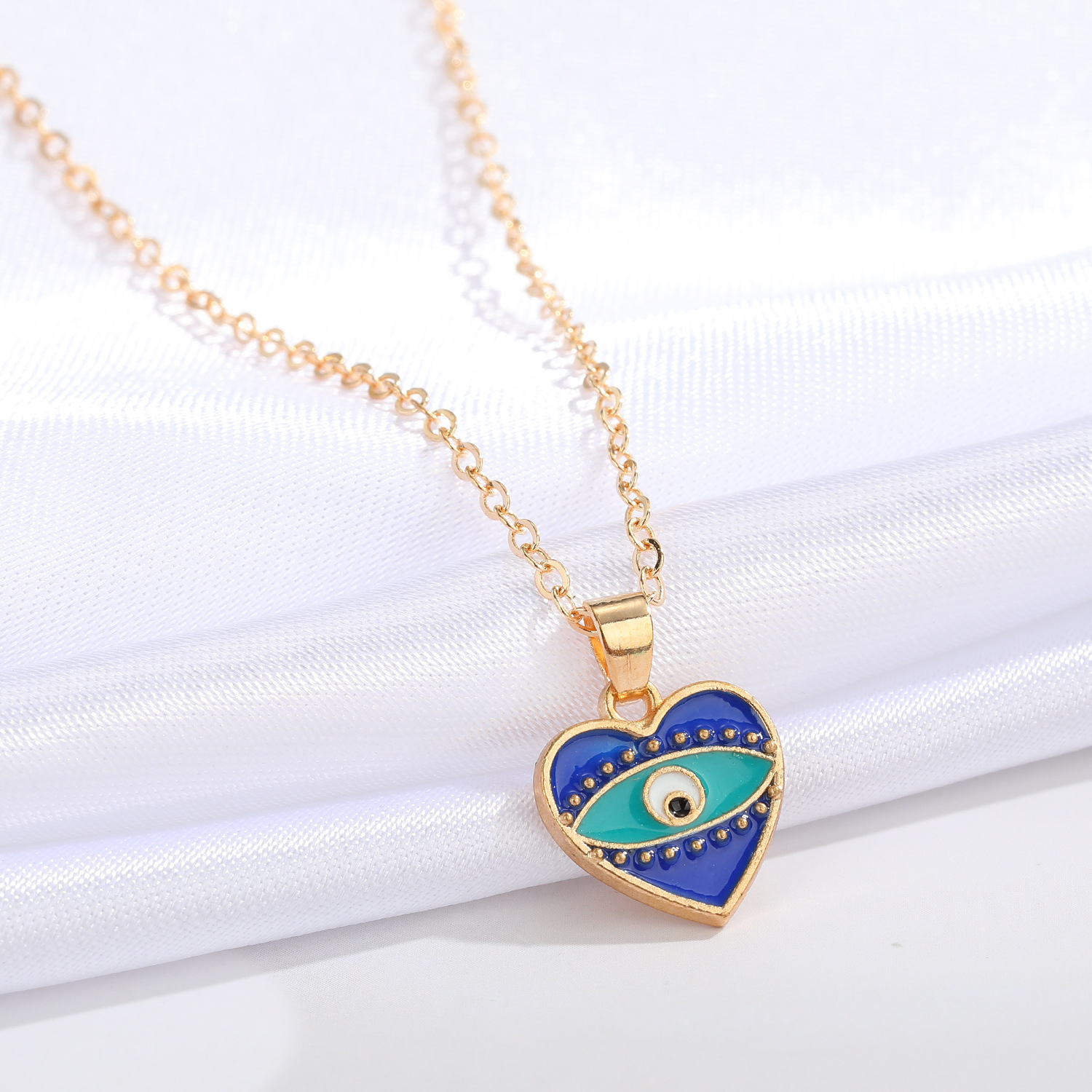 New Heart Blue Eye Multicolor Irregular Pendant Clavicle Chain Wholesale Nihaojewelry display picture 6