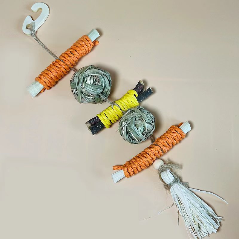 Parrot gnaws and molars toys, hamster and rabbit to decompress and relieve boredom, natural material tearing toys, colorful string combination