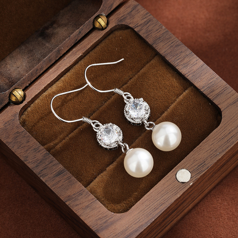 Pendientes de perla de imitación de plata de ley 925 para mujer 2025 nuevos pendientes largos de circón con incrustaciones Pendientes de alta gama de moda de lujo ligero