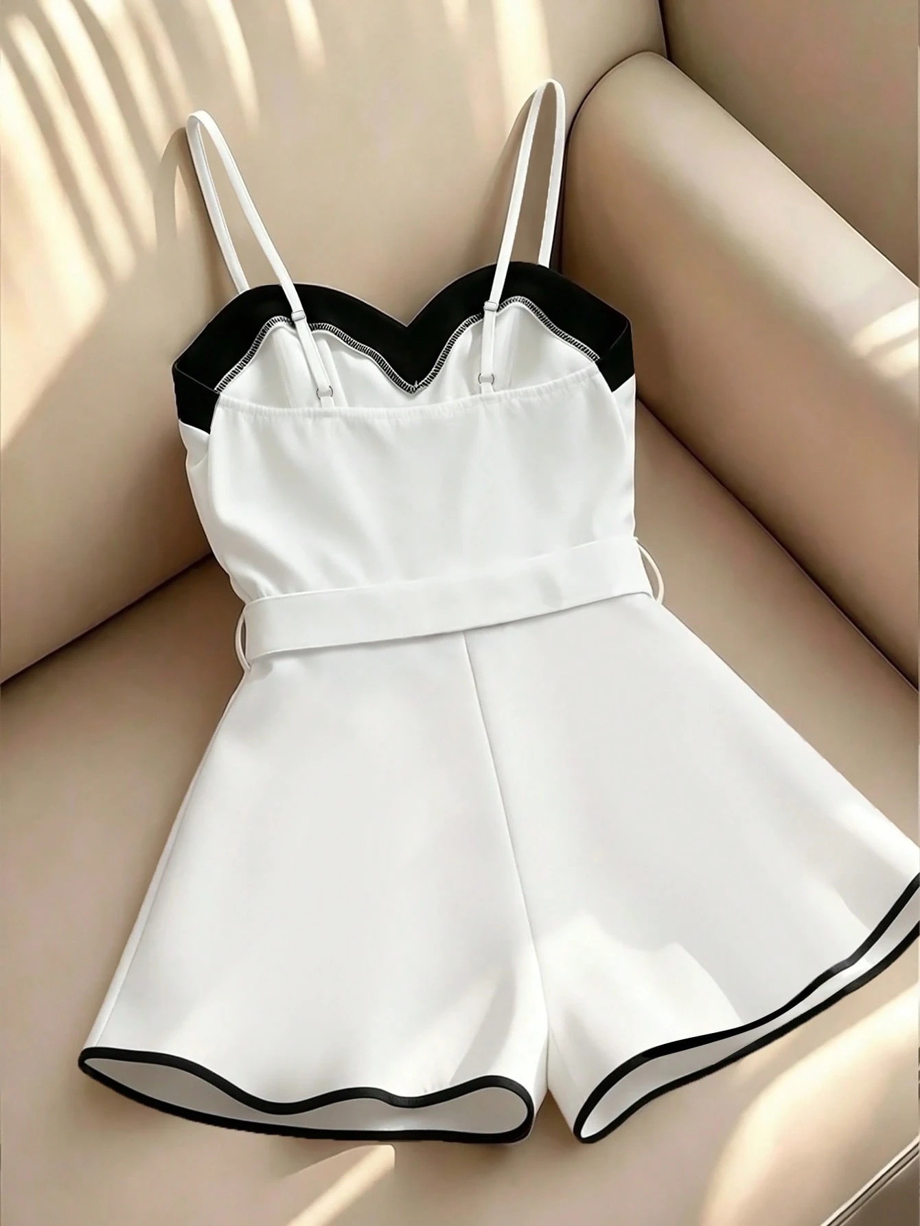 Pantalones cortos de cintura blancos de verano femeninos temperamento francés delgetting sling jeans vestido de moda de vacaciones