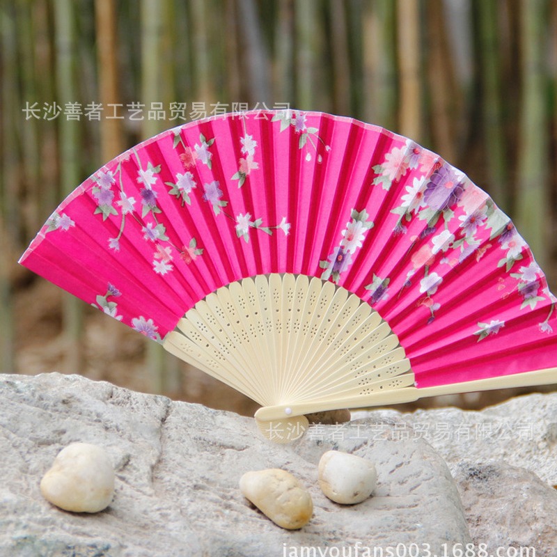 Amazon mango de bambú estilo chino ventilador de seda de las mujeres plegable ventilador de Relaciones Exteriores regalo artesanía ventilador de bambú estilo japonés