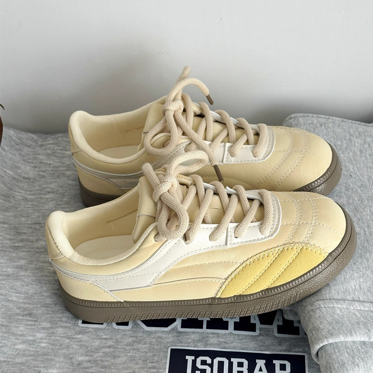 Zapatos de entrenamiento de primavera y otoño de 2025 nuevos zapatos de mujer, nicho de estilo crema, zapatos de skate casuales de mujer