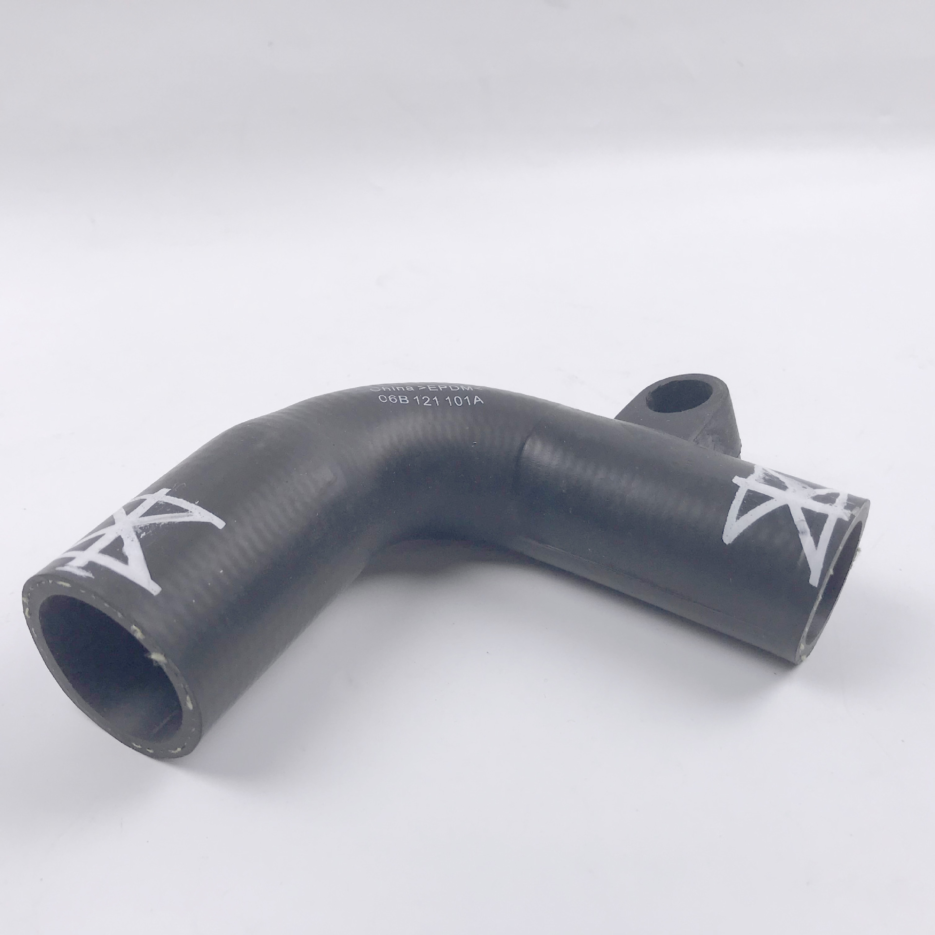 Suitable for Audi A4 2003-2009 Car Coolant Hose 06B121101A