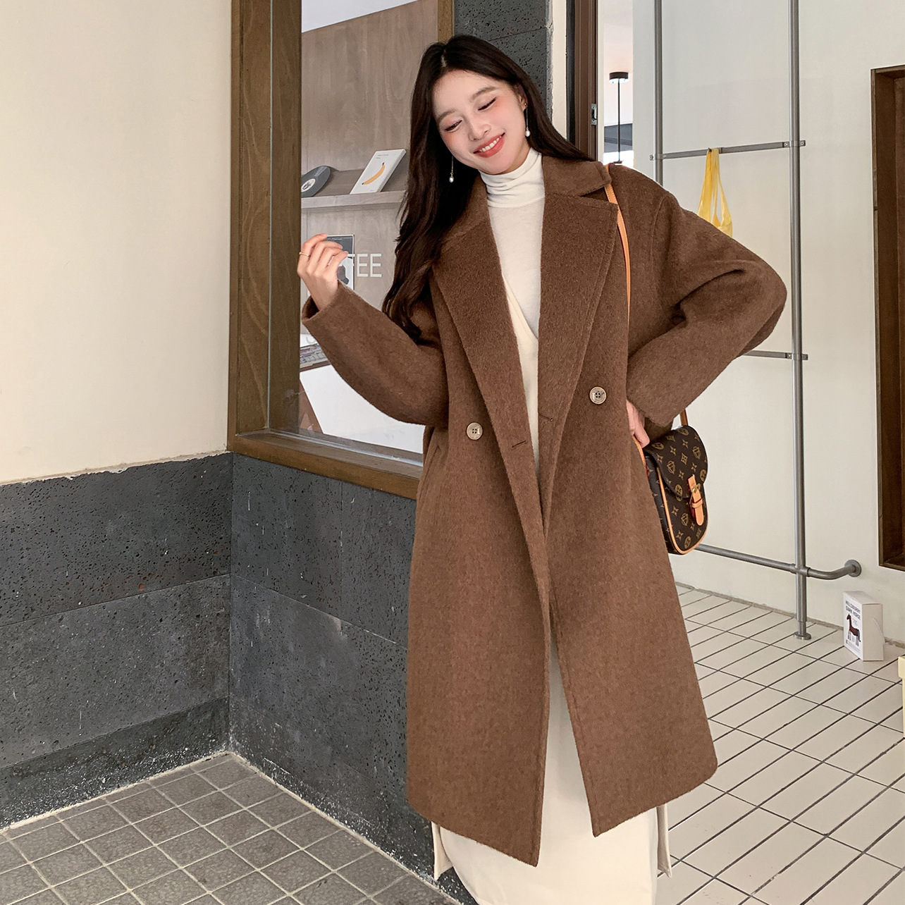 팩토리 다이렉트 세일 라이트 럭셔리 하이 엔드 양면 캐시미어 코트 여성용 롱 카멜 헤어 코쿤 한국 스타일 가을과 겨울 새 울 코트