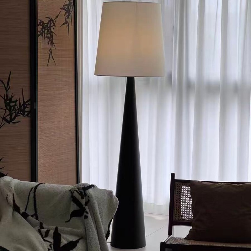 Living Room Floor Lamp Next to the Sofa, High-End Italian Bedroom, Medieval Bedside Atmosphere, Eye Protection Princess Lamps