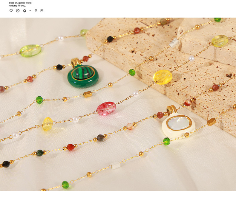 Neue Modepersönlichkeit Nische Titanstahl vergoldet Naturstein Anhänger handgefertigte Perlen Halskette_voghion.com