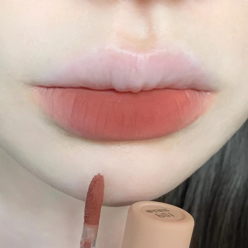 唇釉薬の三本は小さい乳の泥の唇の泥のつや消しの霧の顔の口紅の量を詰めて学生の党の高い顔の値を批判します。|undefined
