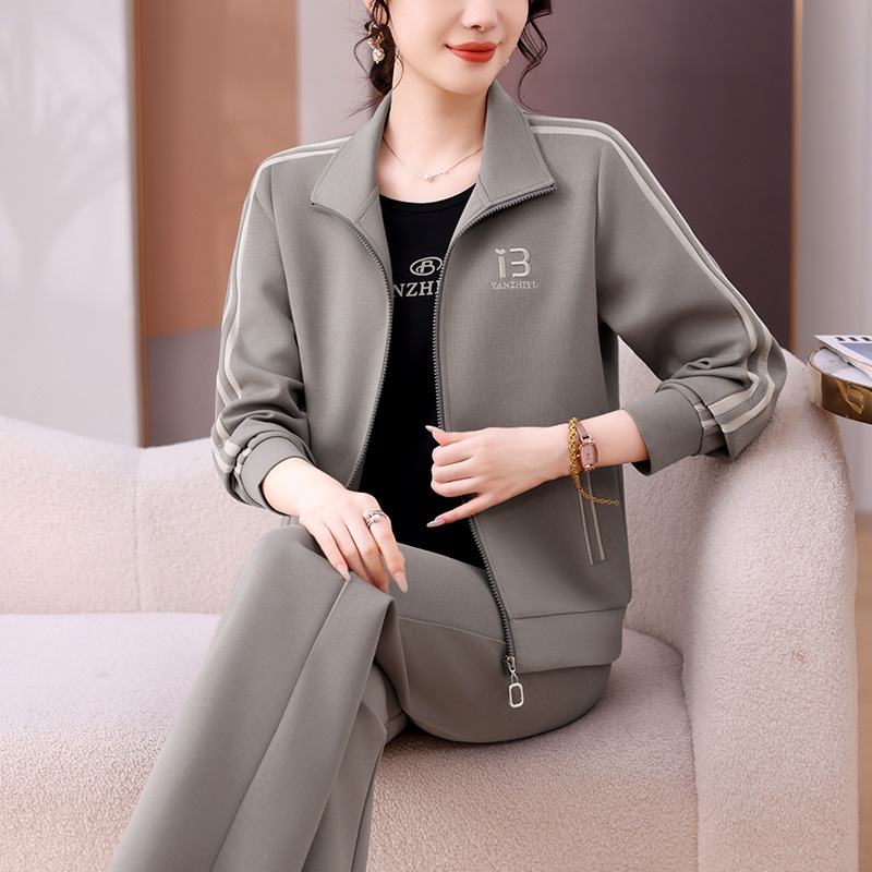 立领妈妈洋气休闲运动套装2025新款中老年女春秋季大码卫衣三件套|undefined