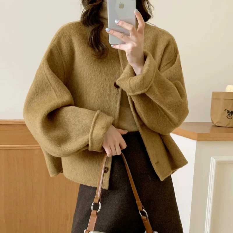 Короткая демисезонная элитная trench coat, круглый воротник, стиль Chanel, 2024 годы, корейский стиль, свободный крой