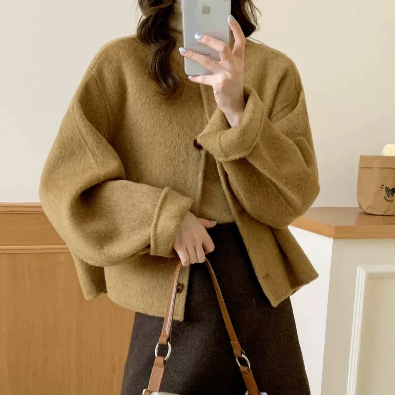 Короткая демисезонная элитная trench coat, круглый воротник, стиль Chanel, 2024 годы, корейский стиль, свободный крой