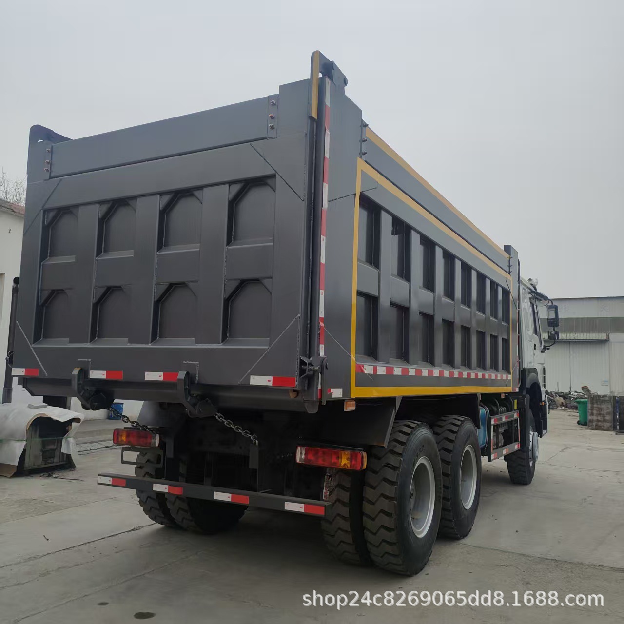 Sinotruk Howo Dump Truck 371 Horsepower 6X4 Dump Truck for Transporting Gravel and Soil, Export Howo Dump Truck