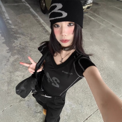 アメリカンスポーツのユニフォーム風tシャツ女性の夏の新型vネックの肩の半袖はスリムに見えます。