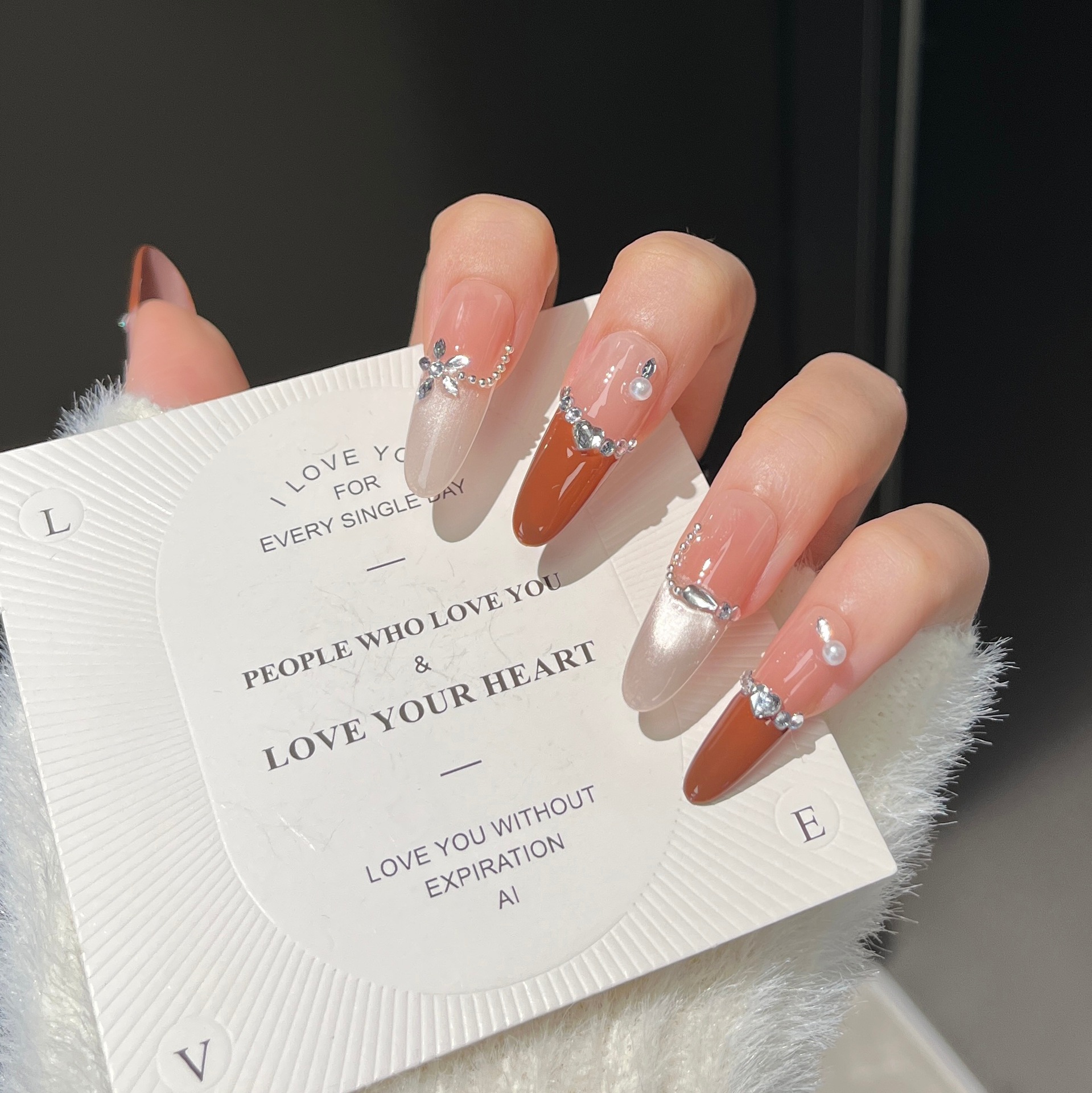 2026 otoño y invierno nuevo tipo de manicure elíptico productos terminados para usar parches de uñas falsas uñas ins puro deseo de viento
