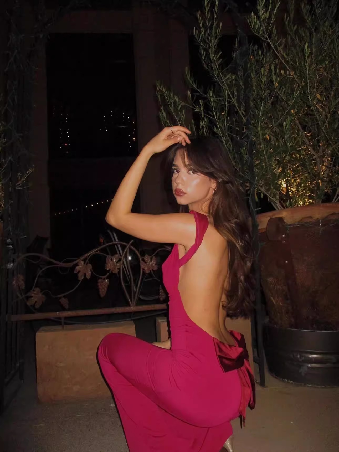 欧米のクロスボーダーのセクシーな大きい露背のワンピースのギャルの蝶結びの長いスカートの気質の小さい大衆は婦人服の独立駅を設計します。