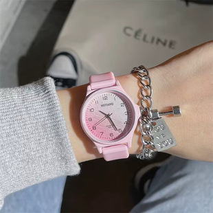 �W���ֱ�������Ů�����n���r�gins�L�n�溆�sɭϵС�ɰٴԇ��