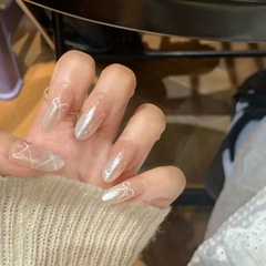 芙拉純手作りのネイルは甲の優しさを身につけています。