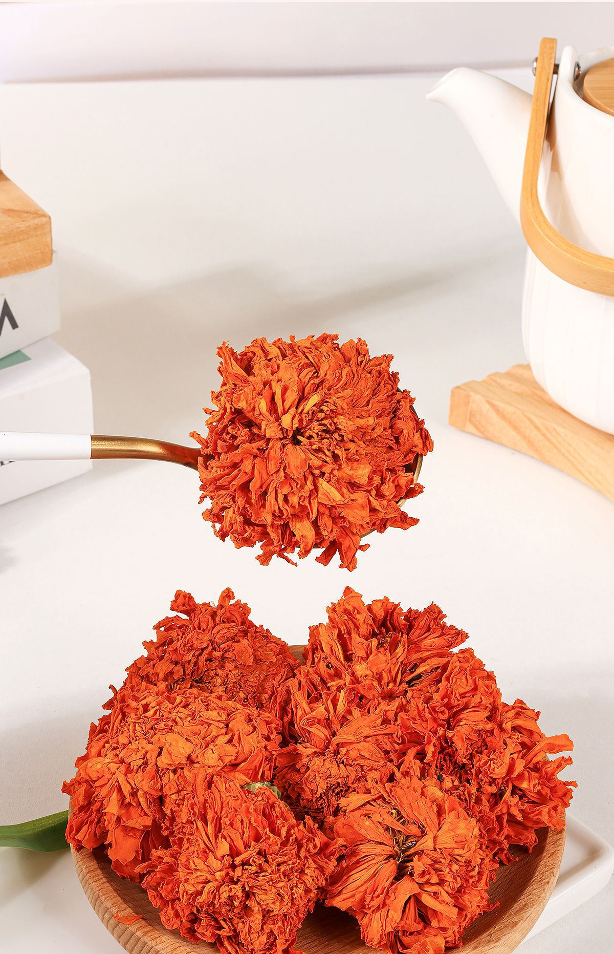 Yunnan Marigold Flowers (Tagetes erecta) — Dried Herbal Flower Tea, 500g Bulk Pack in use