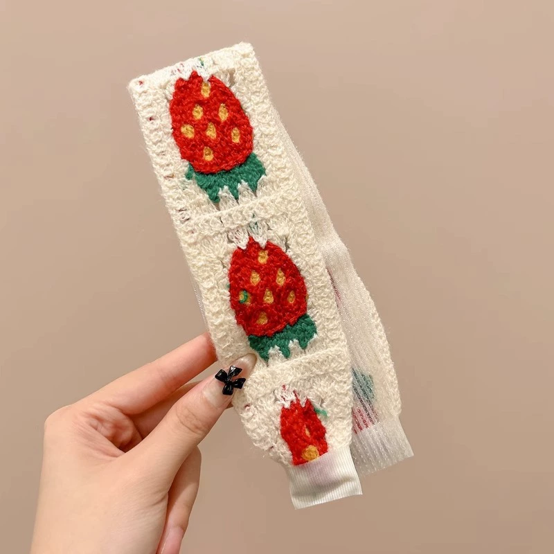 Knitted retro scarf, high-quality vintage style — patterned headband & triangular kerchief