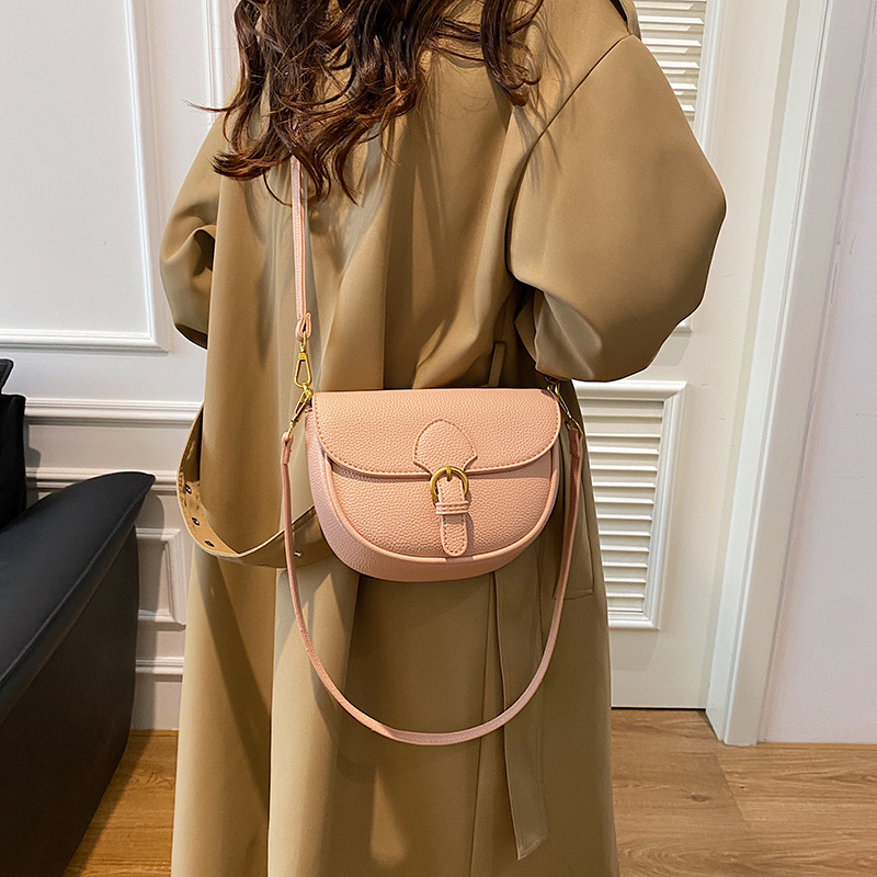 Women's Medium Pu Leather Solid Color Vintage Style Classic Style Sewing Thread Oval Magnetic Buckle Shoulder Bag display picture 2