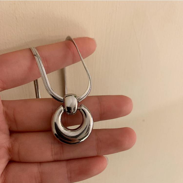 Casual Geometric Titanium Steel Polishing Pendant Necklace display picture 2