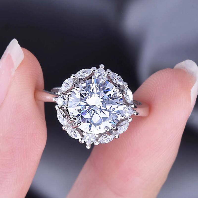 Young TikTok Internet Celebrity Queen Big Diamond Pigeon Egg 5 karat Imitation Moissanite High Carbon Diamond Japanese Style Light Luxury Ring for Women Young TikTok Internet Celebrity Queen Big Diamond Pigeon Egg 5 karat Imitation Moissanite High Carbon Diamond Japanese Style Light Luxury Ring for Women