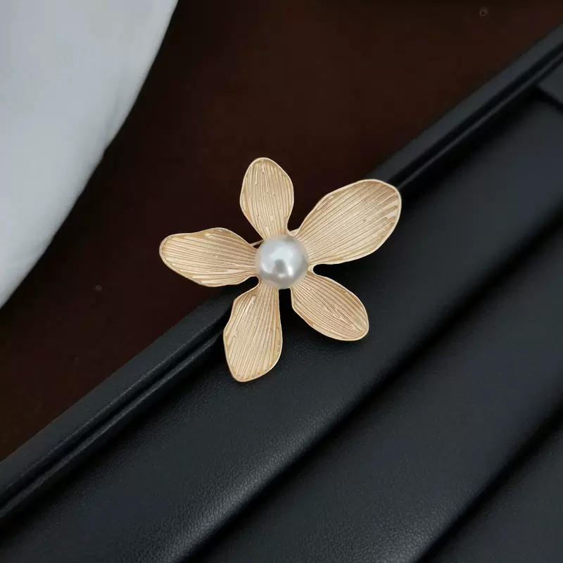 高级感复古磨砂哑光金紫荆花胸针防珍珠胸花衬衣饰品服饰别针女