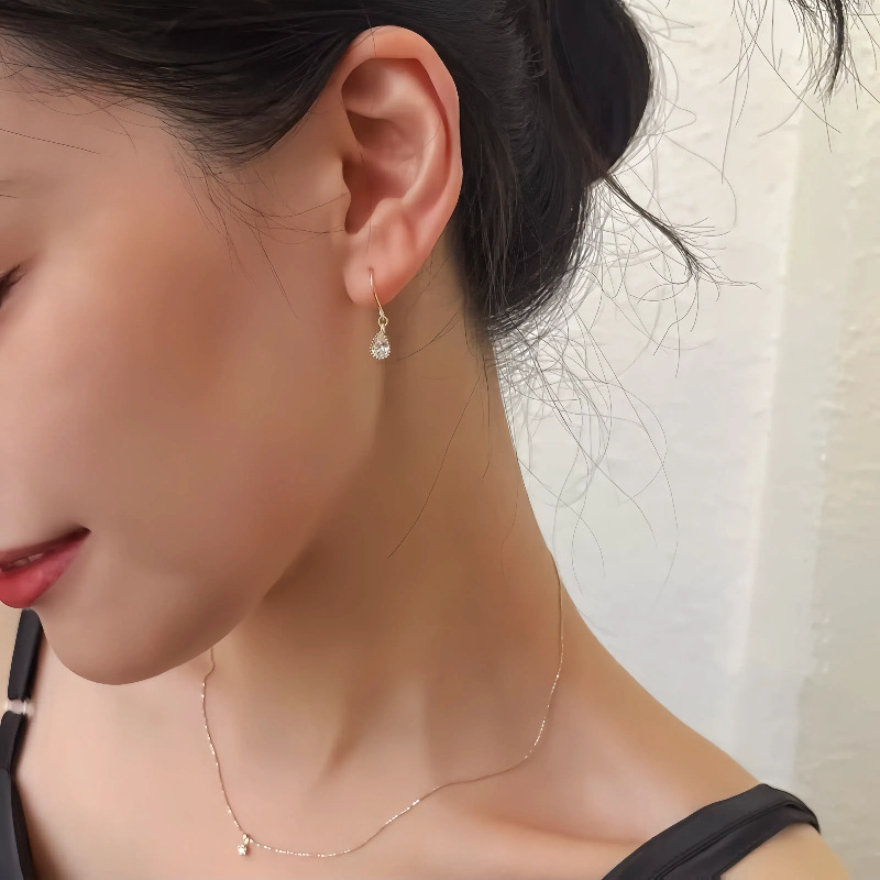 S925 plata esterlina chapada en oro 14K gota de agua clásica pendientes de diamante único estilo femenino universal nicho diseño de alta sensación gancho de orejas