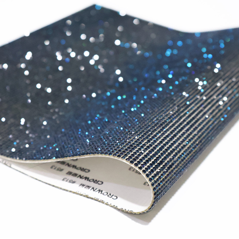 Los fabricantes venden al por mayor agua de vidrio, pegatinas de diamantes, adhesivos, taladros en caliente, piezas de diamantes decorativas para automóviles autoadhesivas, accesorios de joyería de bricolaje, taladros