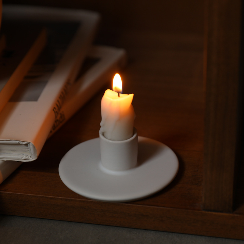 Blanco y negro simple cerámica panela de panela de banano panela decoración vela taza base de vela cena a la luz de la vela para el hogar