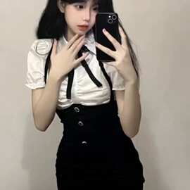 夏季气球熊挂脖背带连衣裙白色收腰衬衫女纯欲辣妹包臀裙背带套装