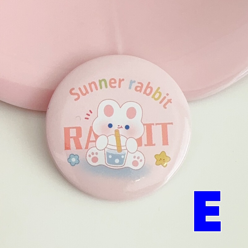 漫画のブローチのバッジのかわいい花の学生の胸のバッジの包みのアクセサリーのペンダントの小さいプレゼントの卸売りは図に来ることができます。|undefined
