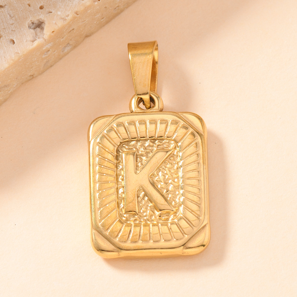 Colgante único europeo y americano estilo explosivo colgante de acero inoxidable fundición marca cuadrada 26 letras inglesas collar colgante accesorios de bricolaje