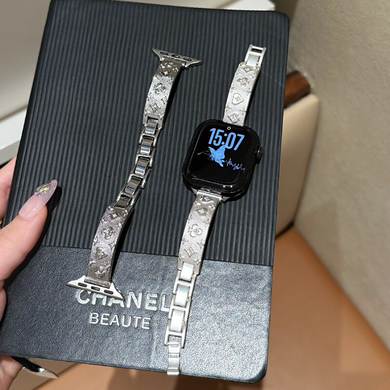 Suitable for S11/10 and Other Apple Watch Watches, Poker Pattern Engraved Bracelet, Curved Piece iWatch Metal Watch Band Suitable for S11/10 and Other Apple Watch Watches, Poker Pattern Engraved Bracelet, Curved Piece iWatch Metal Watch Band