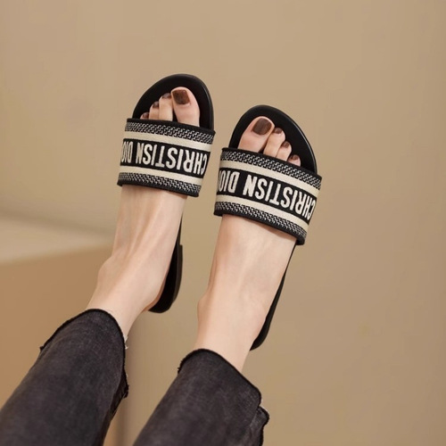 Fashionable Slippers for Women with Outer Design - 2025 New Women's Letter Slippers for Travel and Vacation - Flat Summer Women's Shoes