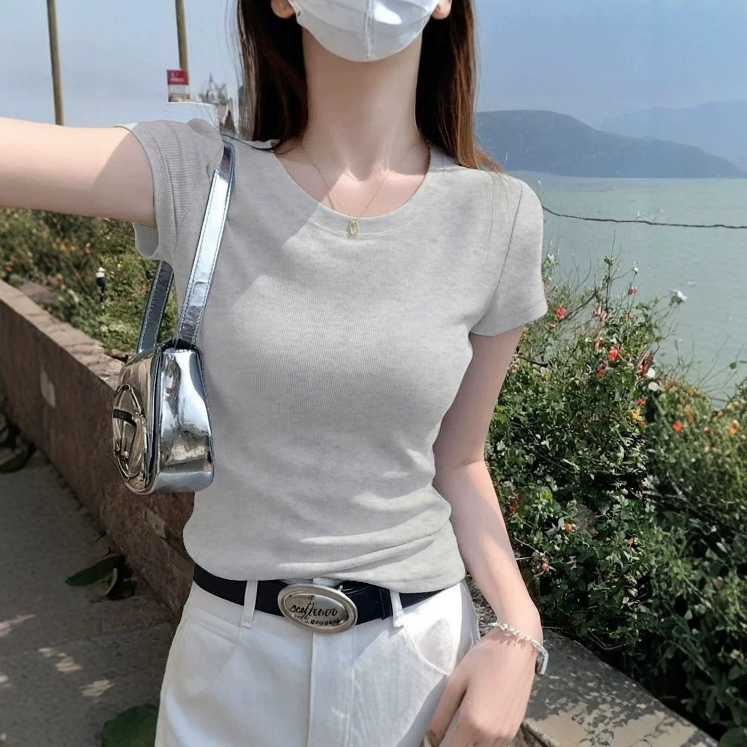 2026 Simple and Elegant Round Neck Short Sleeve Women's Top, Slim Fit, Versatile, Suitable for Commuters, Korean Style, Niche Slim Fit