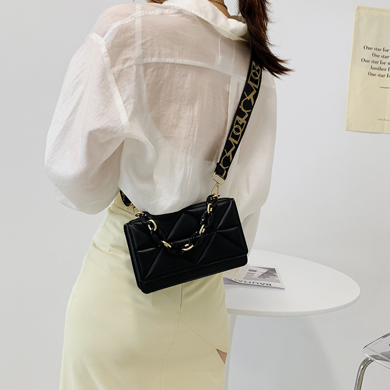 Women's Small Pu Leather Solid Color Fashion Chain Square Flip Cover Square Bag display picture 4