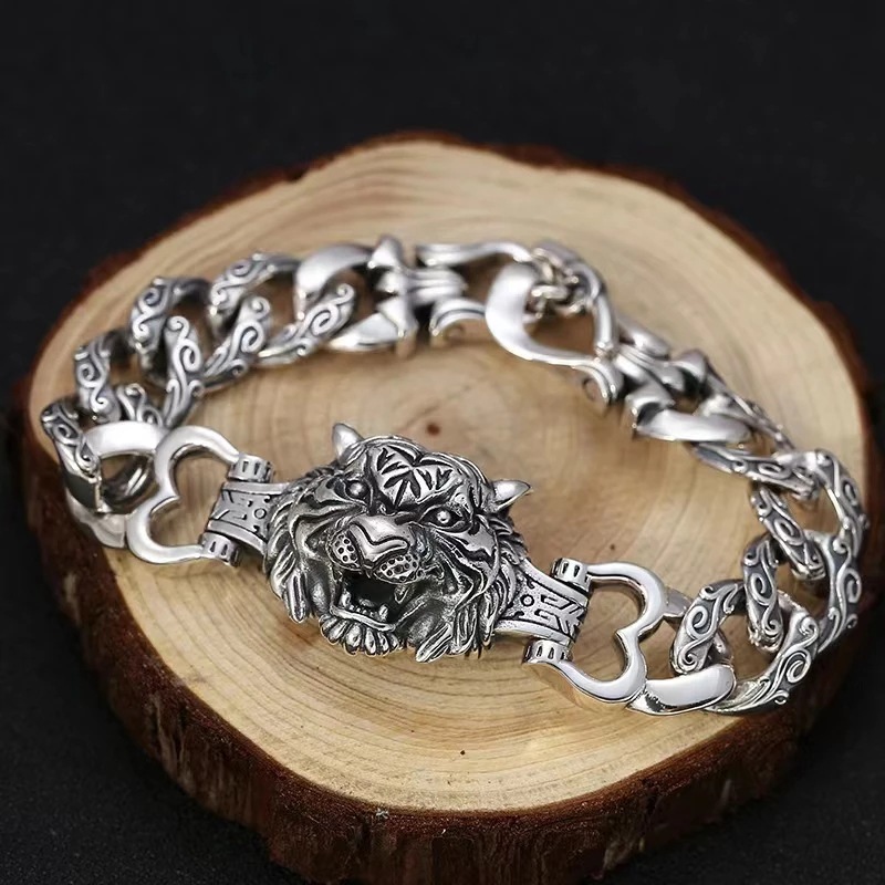 Stranger-Things-Gift-Luxury-Ne