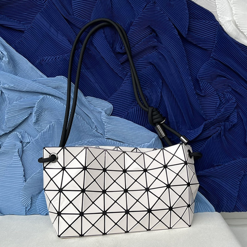 Japan Original April New Tofu Bag Fritillaria Color Portable Shoulder Crossbody Women's Underarm Bag Japan Original April New Tofu Bag Fritillaria Color Portable Shoulder Crossbody Women's Underarm Bag