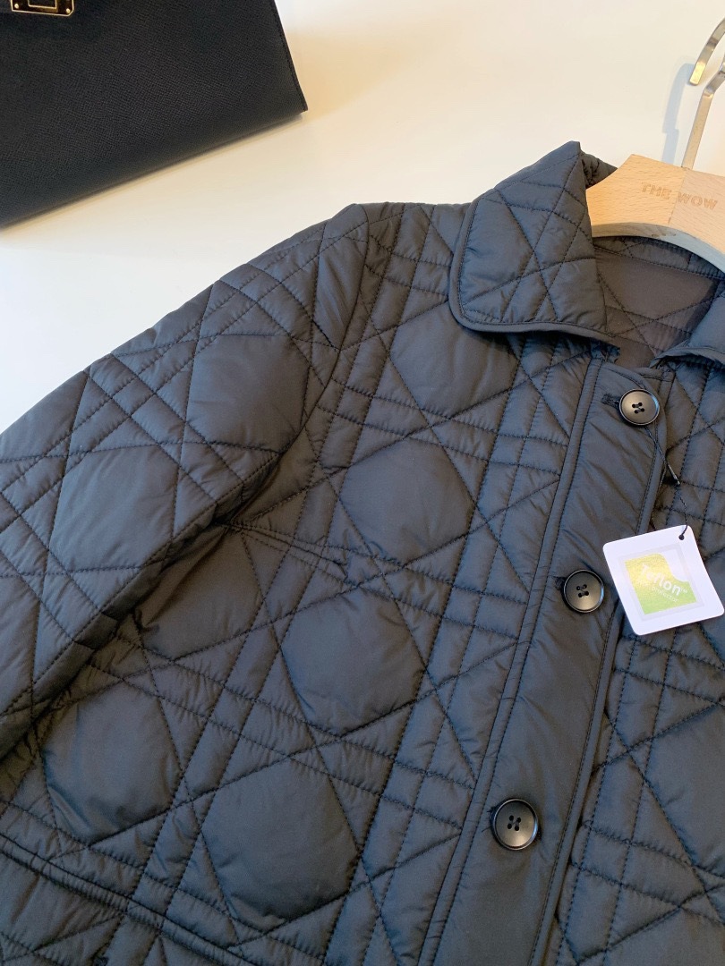 THEWOW D家の牛の商品は手で位置決めします。