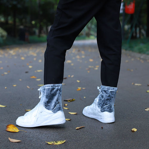 Wholesale PVC rain shoe covers waterproof, anti-slip, fashionable thickened wear-resistant shoe covers, adult outdoor travel shoe covers manufacturer