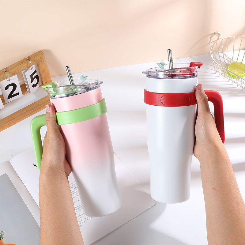 Taza de coche gigante transfronteriza de 40oz con mango Taza de hielo portátil de gran capacidad Taza de paja de aislamiento en frío simple